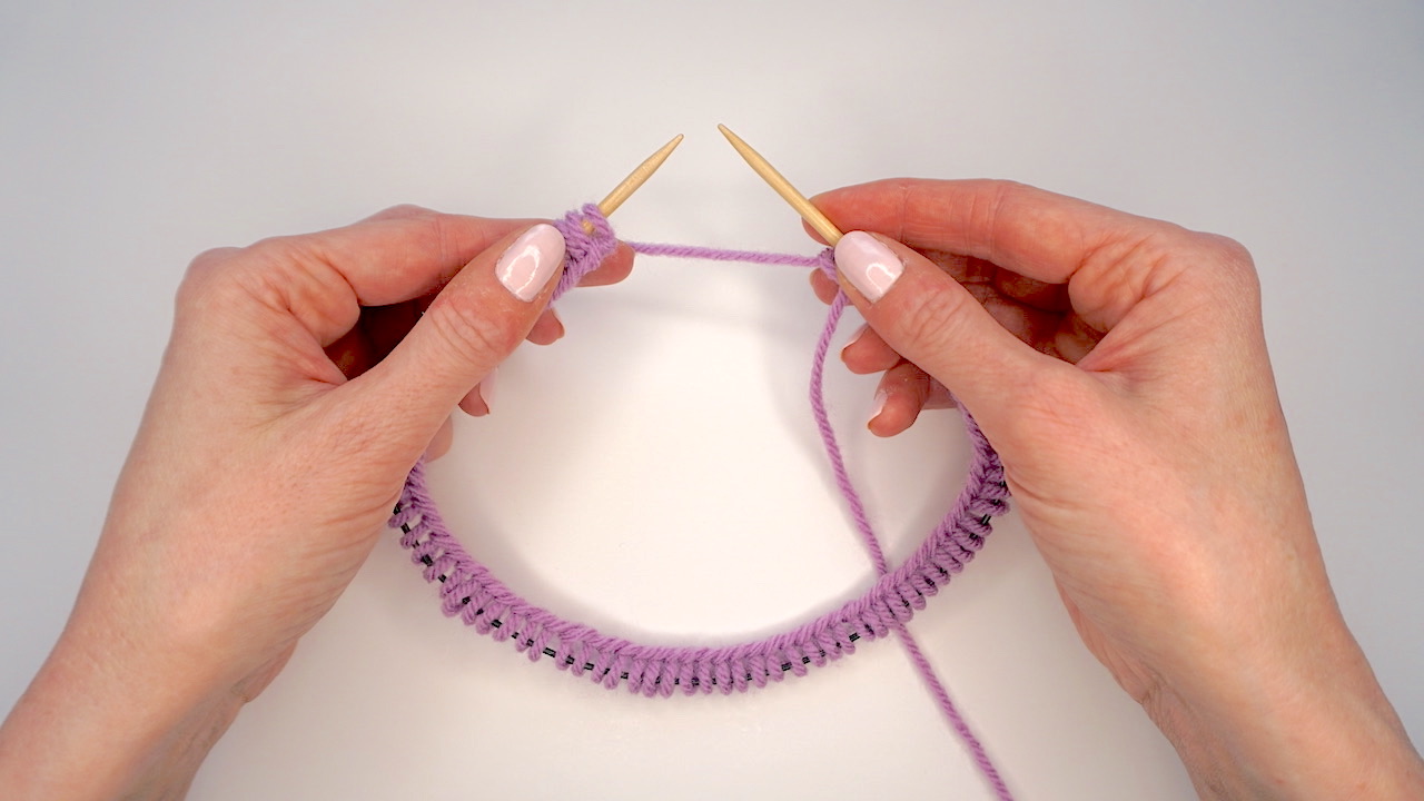 How to Guide Knitting With Circular Needles How to Guide Knitting With Circular Needles