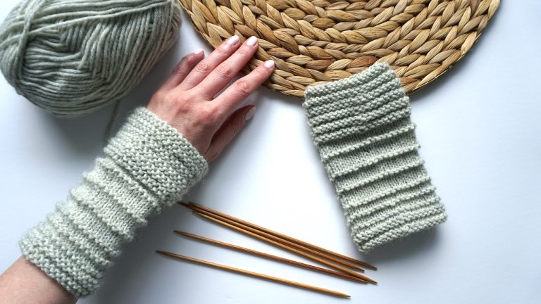 How-to Guide: Knitting with Four Double Pointed Needles